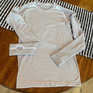Lululemon Long Sleeved Shirt, size small